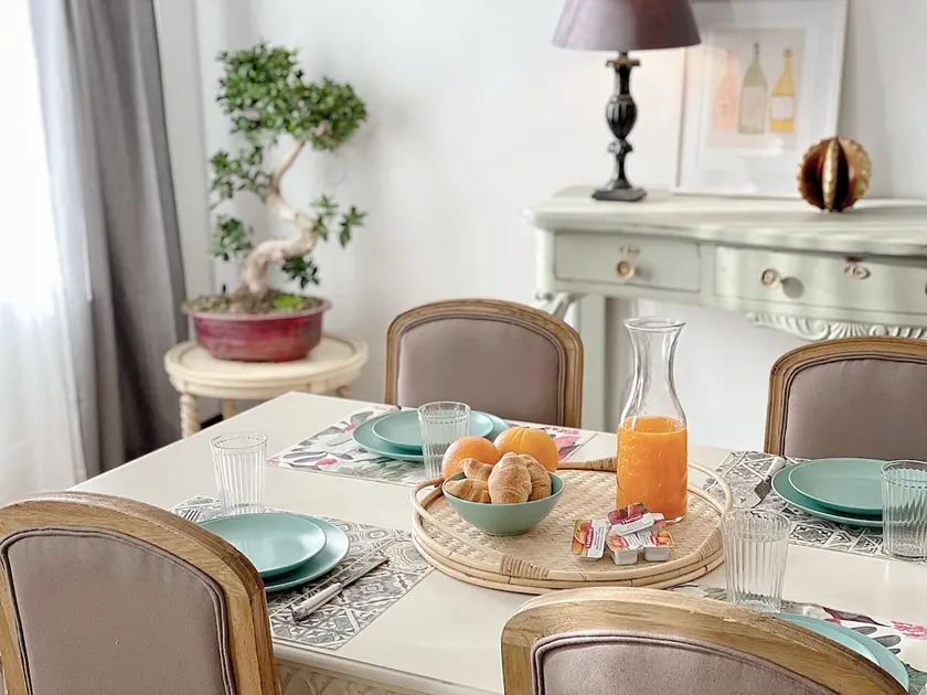 A charming apartment with a terrace - Image 1