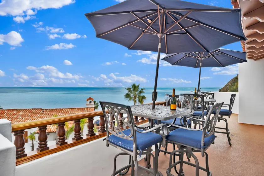 Gorgeous Oceanfront villa with panoramic views - Image 1