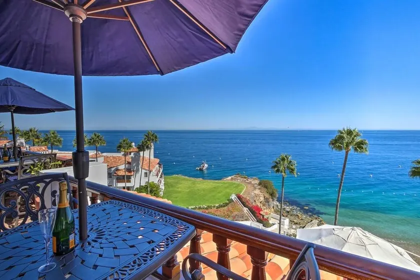  Oceanfront Hamilton Cove Penthouse suite with stunning panoramic views! - Image 1