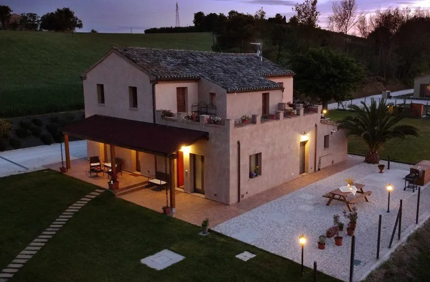 CASA MONTEFIORE 13 farmhouse in the Marche countryside - Image 1