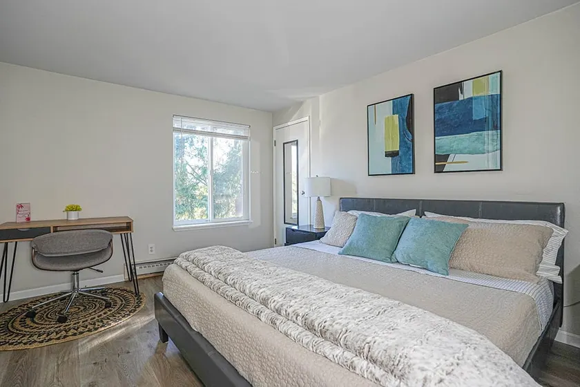 Modern Microsoft Redmond Campus Condo with Balcony - Image 1