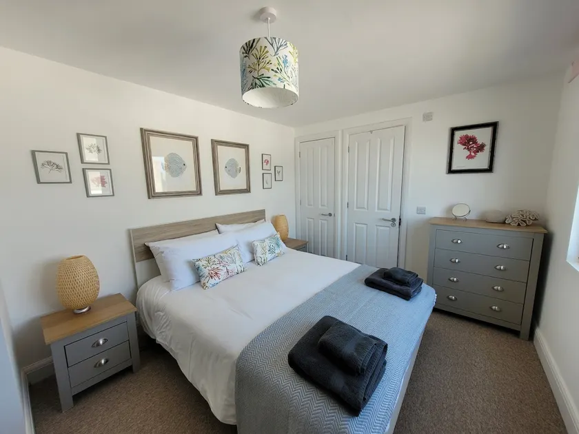 No. 28 Contemporary beach side property with sea views - Image 1