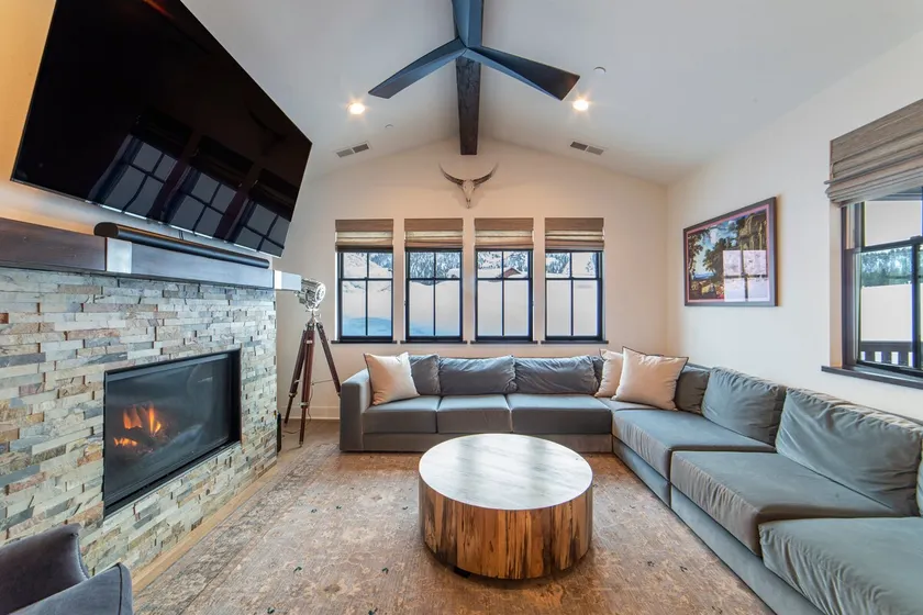 #495- Stunning Creekhouse - Image 1