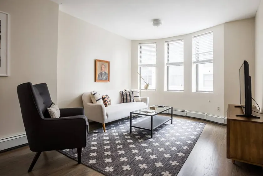 Lux Downtown Flat - Large Open Layout - Fast Wifi - Image 1