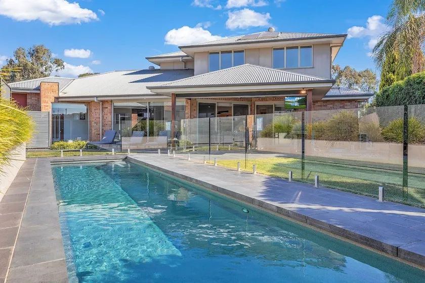 Blair Street - Luxury Home with Pool and Theatre - Image 1
