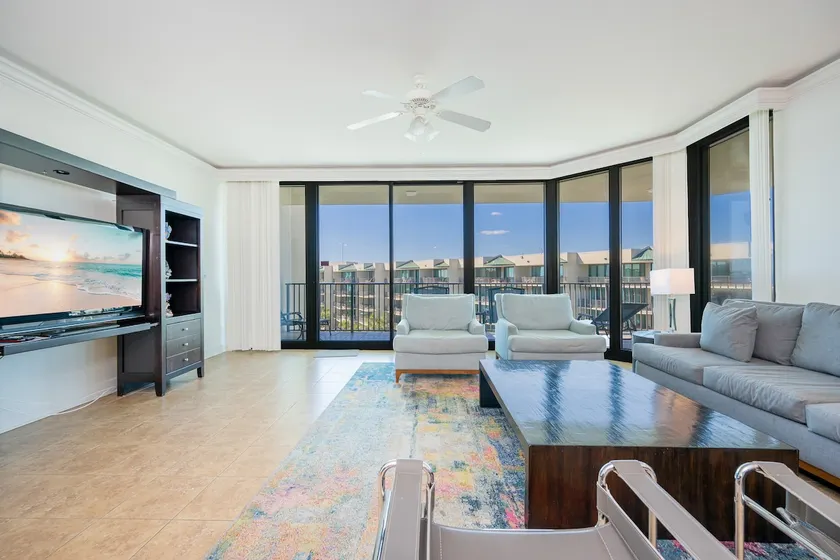 Phoenix on the Bay 1223 - Image 1