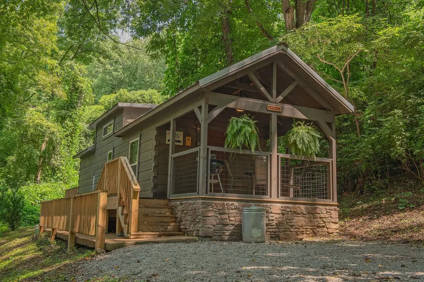 Ernie Cabin Private Spa 1 Mile from the Southside - Image 1