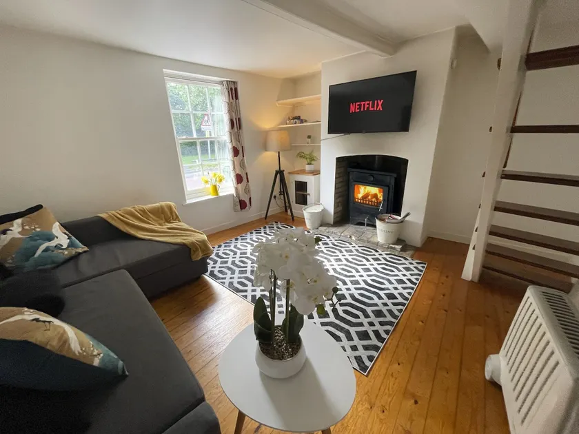 The Holts Charming 2 Bed Cottage - Image 1