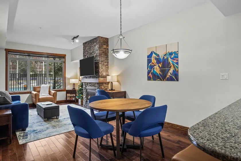 Welcoming Poolside Condo – Perfect for Couples! - Image 1