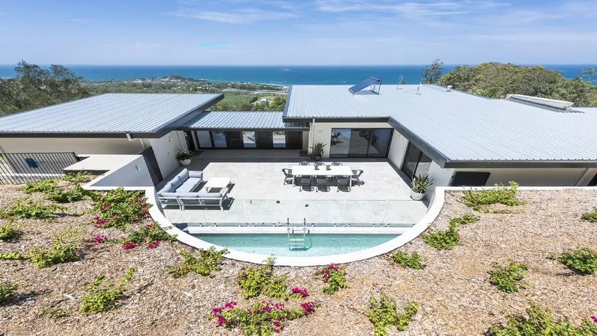 The Outlook at Sapphire - Coastal Luxury, Private Plunge Pool, Pet Friendly - Image 1