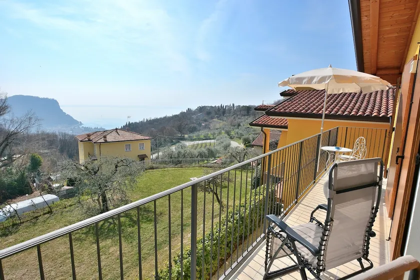 White Apartment In Marciaga Di Costermano - Image 1