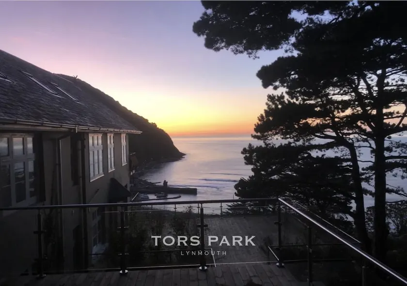 Stunning views of Lynmouth and the sea + parking - Image 1