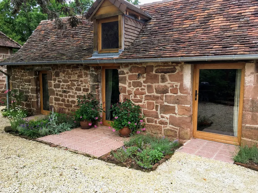 Countryside tiny house near Chateau de Hautefort - Image 1