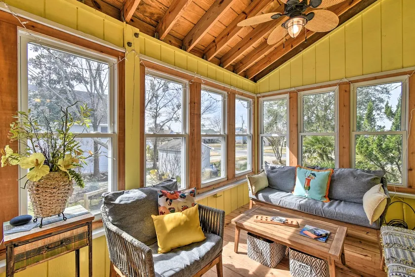 High-End Canal Front Paradise in Kill Devil Hills - Image 1