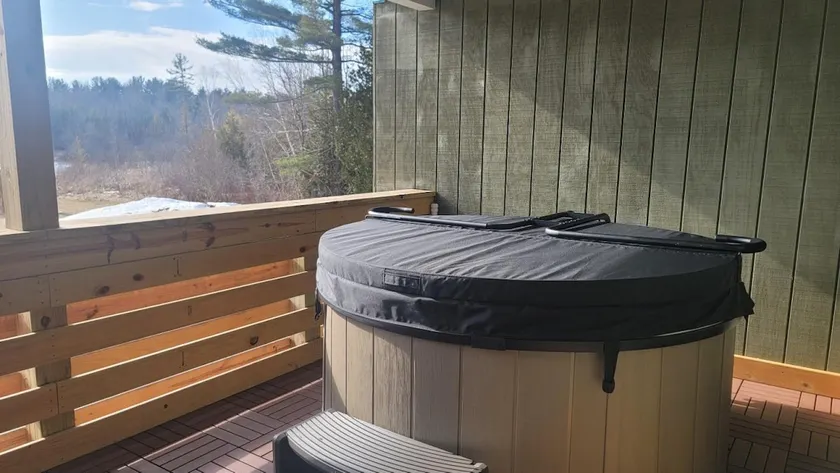 The Bradford *Hot Tub *King Bed *Crystal Mountain! - Image 1