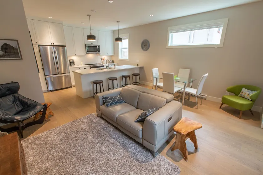 Malaview Retreat-Beautiful Townhouse in Lovely Sidney By The Sea by Victoria Prime! - Image 1