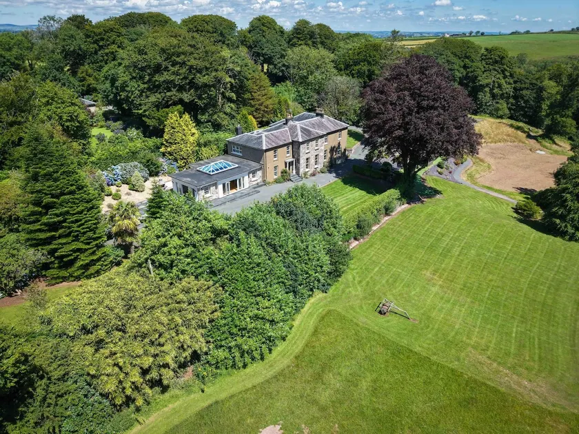 Cilrhiw Country House - Princes Gate - Image 1