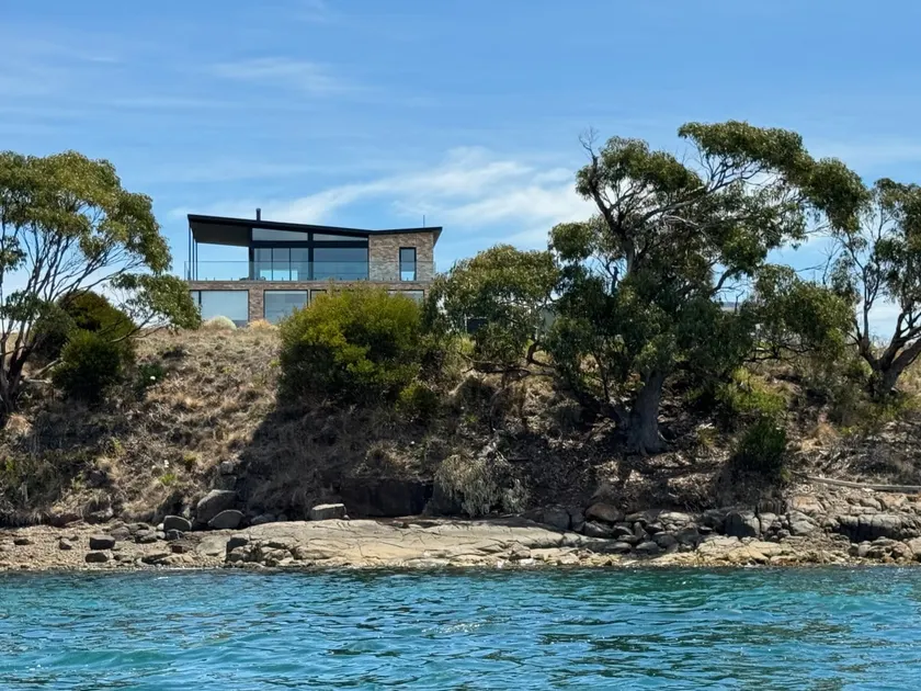 Waterfront 'Tupelo' with Sauna on Primrose Point - Image 1