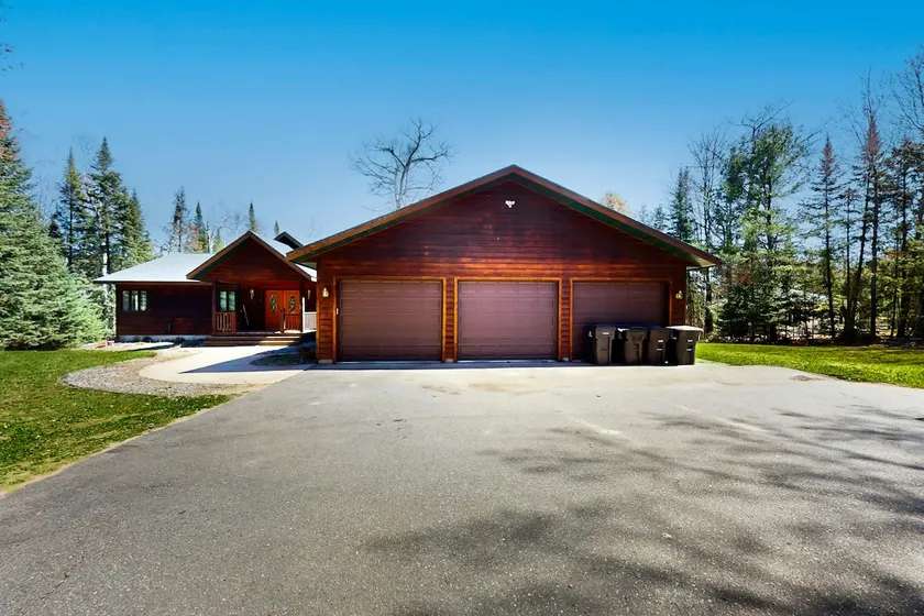 Scenic Dog-Friendly Lake House with Pool Table - Image 1