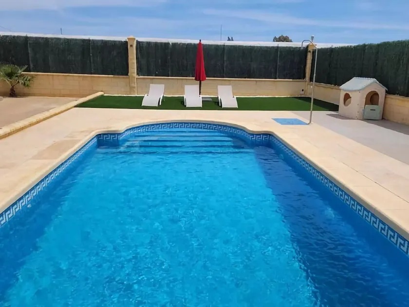 Sommerhus med pool - Image 1