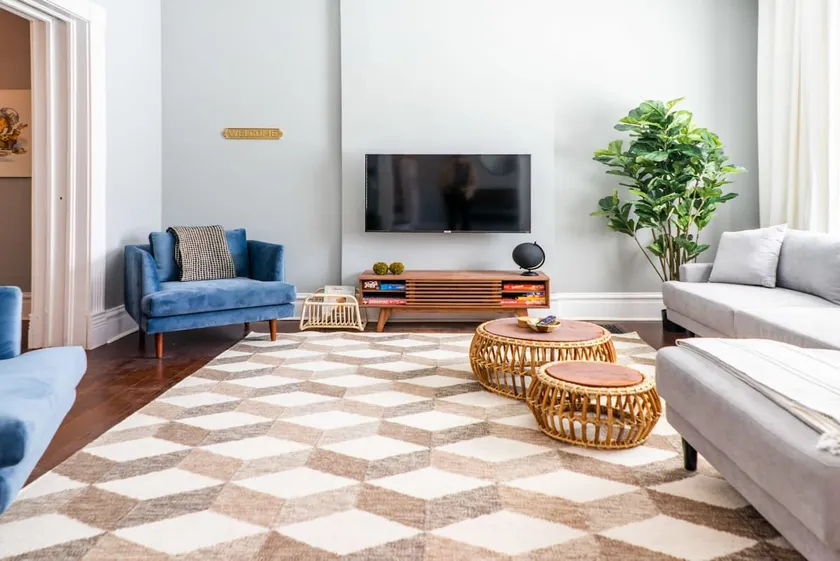 4BR CWE Luxury Walk to Forest Park - Image 1