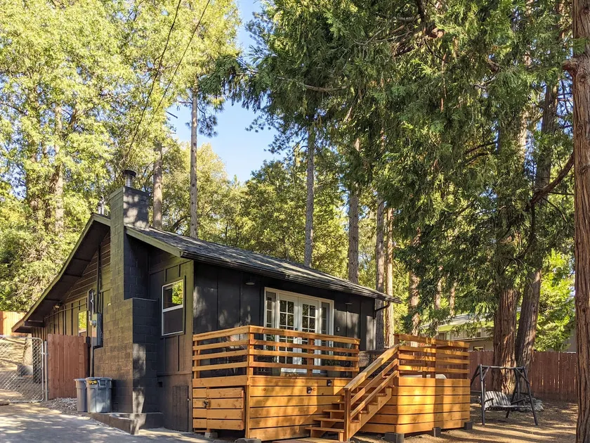 Cozy 3 BR Cedar Mountain Retreat - Fireplace & Spa - Image 1