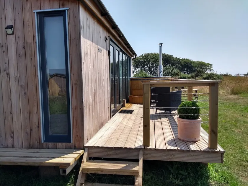 Cleeves Cabins Arran Luxury Lodge with hot tub - Image 1
