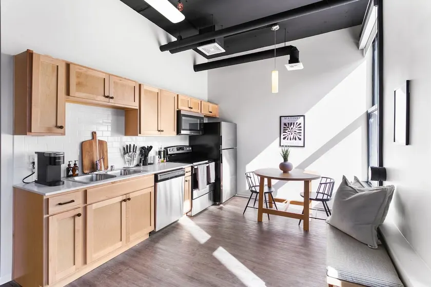 Downtown Spokane Urban-Chic Suite - Image 1