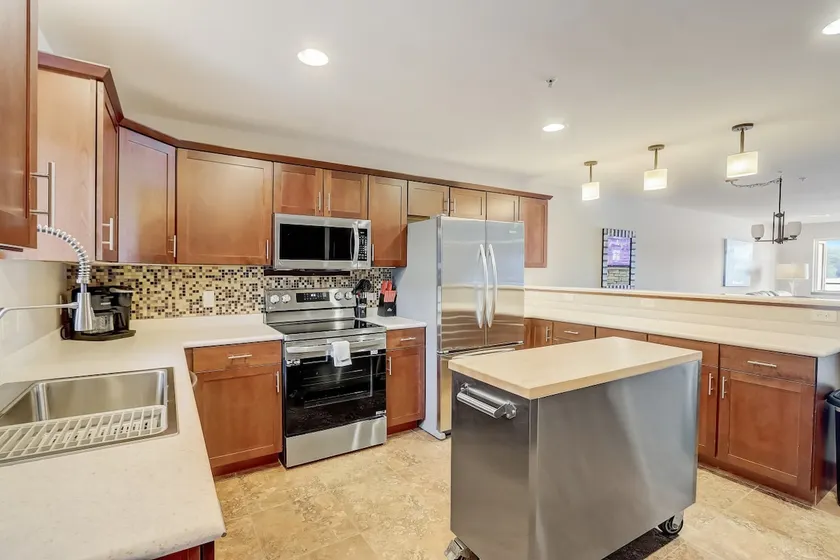 The Williamson`s Waterfront Condo - Image 1