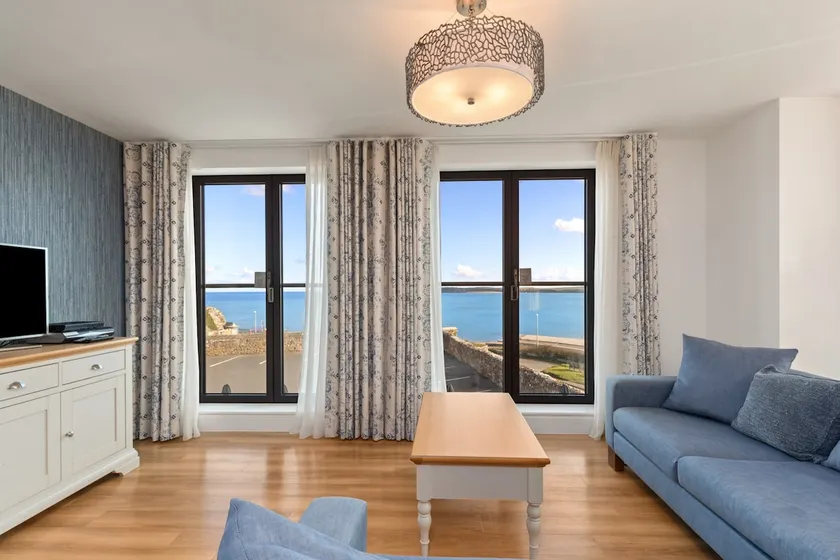 Apartment 8 Waterstone House - Luxury Apartment, Sea Views, Pet Friendly - Image 1