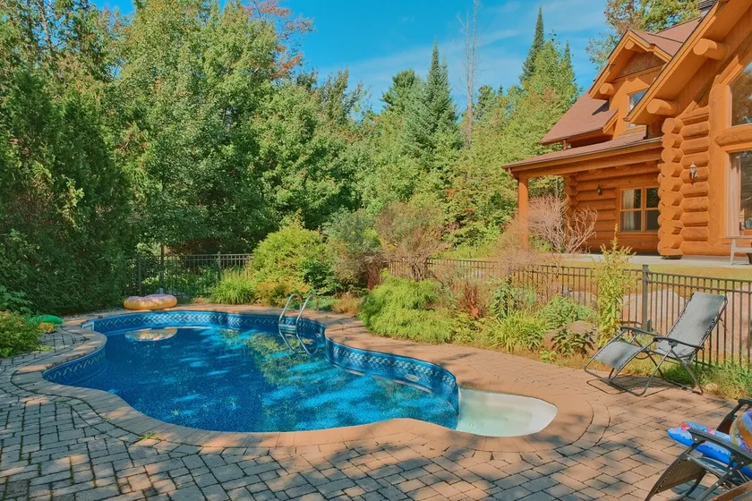 Log Chalet: Pool, Hot Tub, Sauna & Lake Access - Image 1