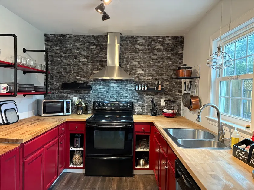 Peaceful Pet-Friendly Cottage - Image 1