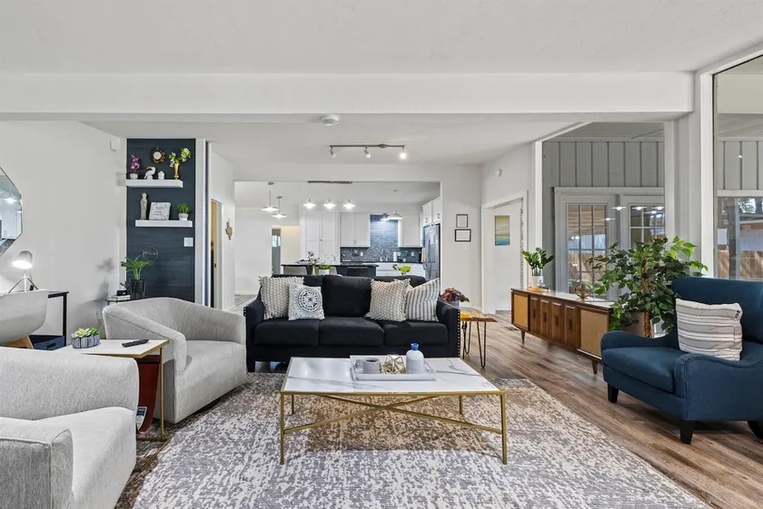 The Cristol Haus, gorgeous modern space in town! - Image 1
