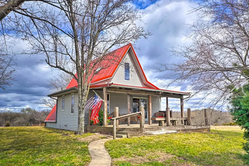 Vivid 'Cedar Ridge' Cabin ~ 23 Miles to Wichita! - Image 1
