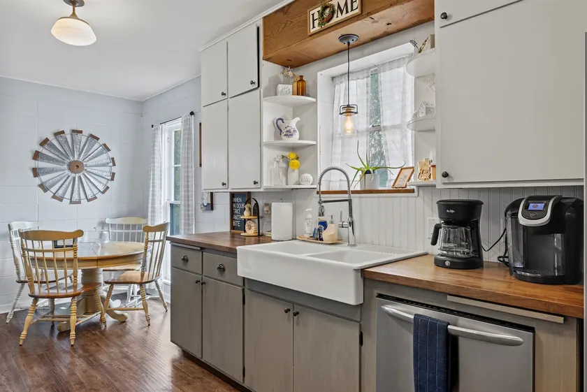 Live Oak Farm Haus Near Main Street & HEB Sleeps12 - Image 1