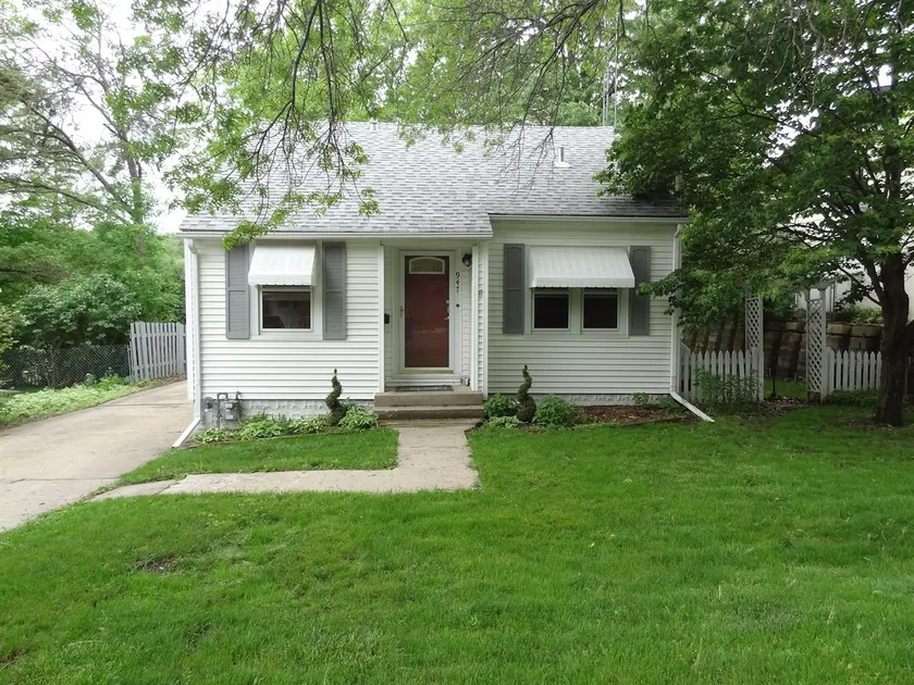 3blk St Mary 11to Mayo Pet Friendly CoveredByFaith - Image 1