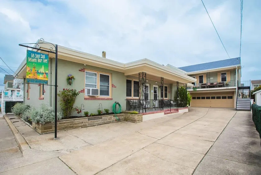 Kiwi's Cottage: Beach, Boardwalk & Pet Friendly! - Image 1