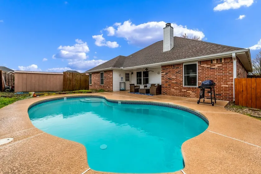 4BR with private pool, patio & firepit - Image 1