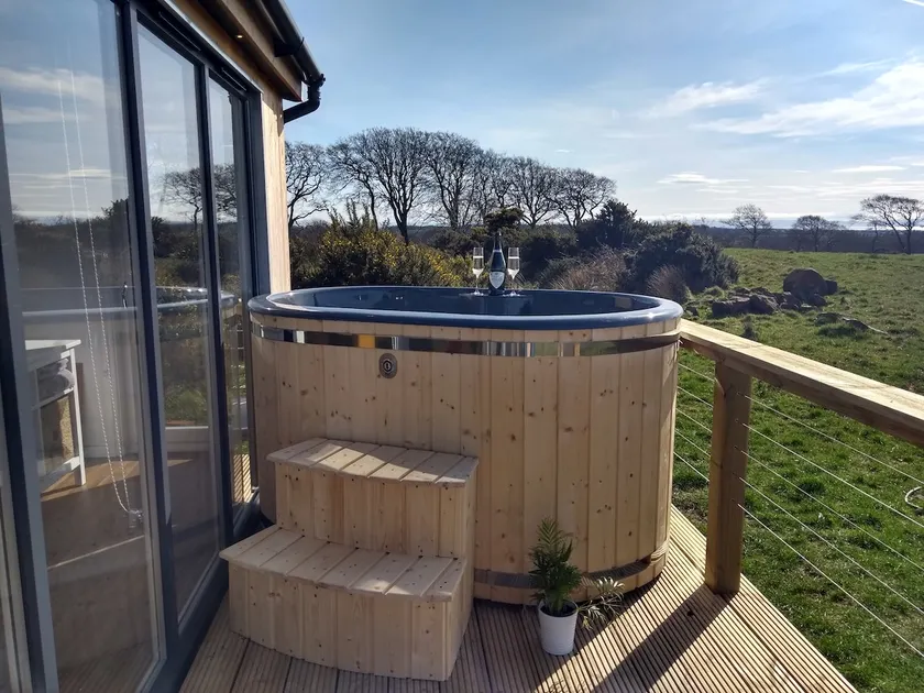 Arran Lodge Sleeps 3- Hot Tub, Scenic Views - Image 1