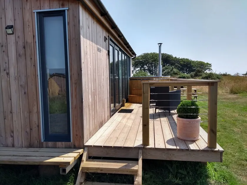 Cleeves Cabins, Ailsa Luxury Lodge With hot tub - Image 1