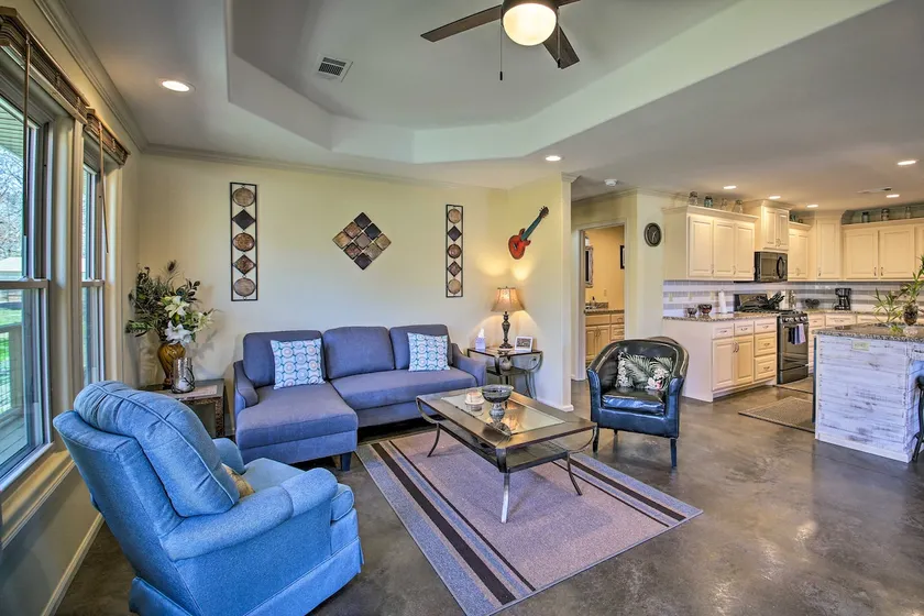 Kayaks & Boat Slip: Waterfront Hot Springs Home! - Image 1