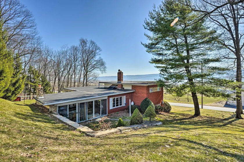 Cozy Home w/ Private Patio & Views, Hiking On-Site - Image 1