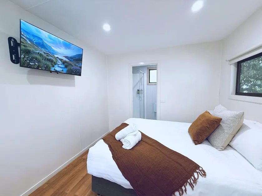 Studio Cabin - Image 1