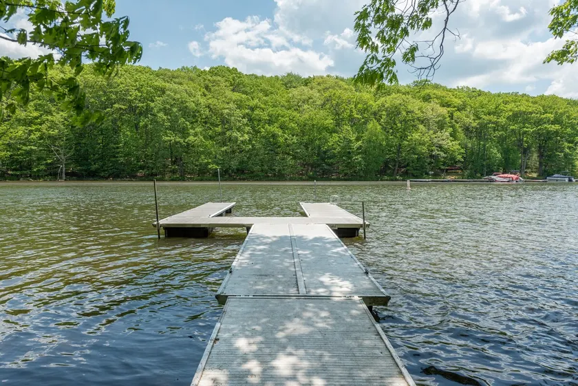 Dockside Dog Friendly Retreat w/ Views & Arcades - Image 1