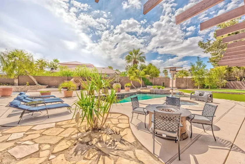 777Rentals - 4BR/3BA - Beautiful yard, Pool, Spa - Image 1
