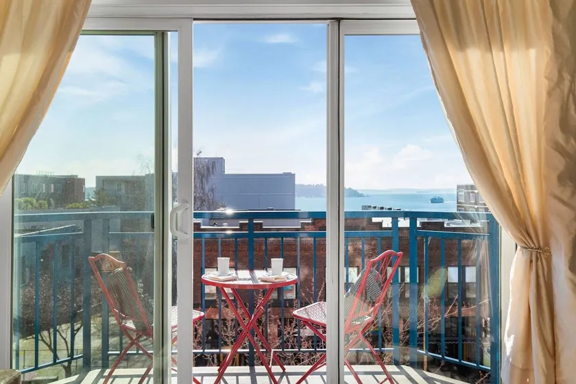Stunning Water View, 2 miles to Stadiums and Arena - Image 1