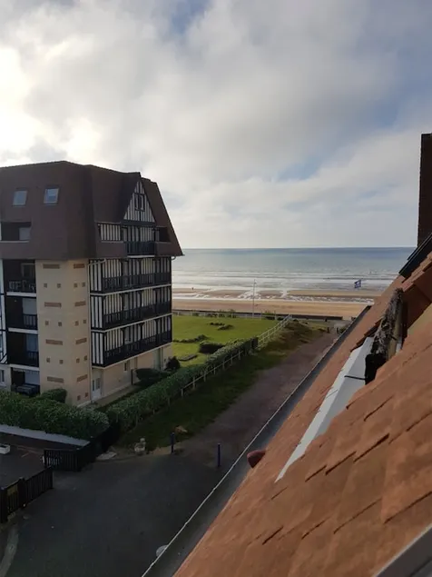 Equipped apartment on the edge of Cabourg Beach - Image 1