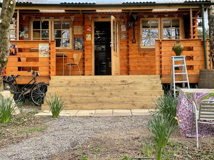 Retro Lodge nr Dartmoor with hot tub & opt sauna - Image 1