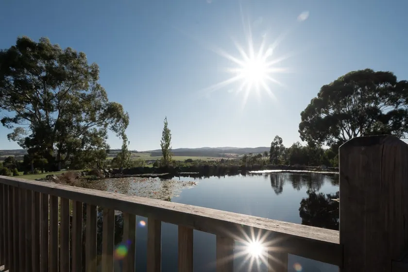Rural Apartment with Stunning Views - Image 1
