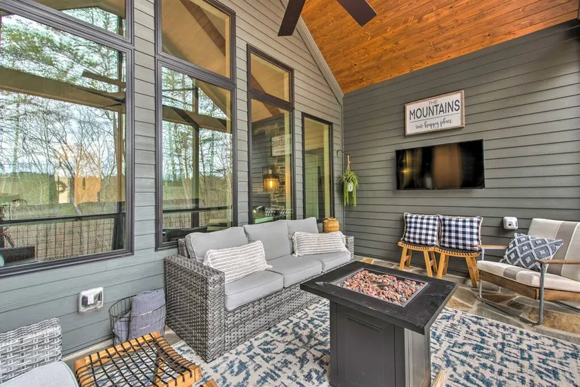 Waleska Home Hot Tub Game Room Screen Porch - Image 1